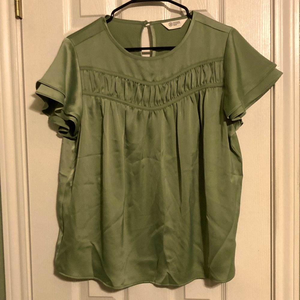 Candace Cameron Bure shiny olive green blouse with ruffled sleeve size M